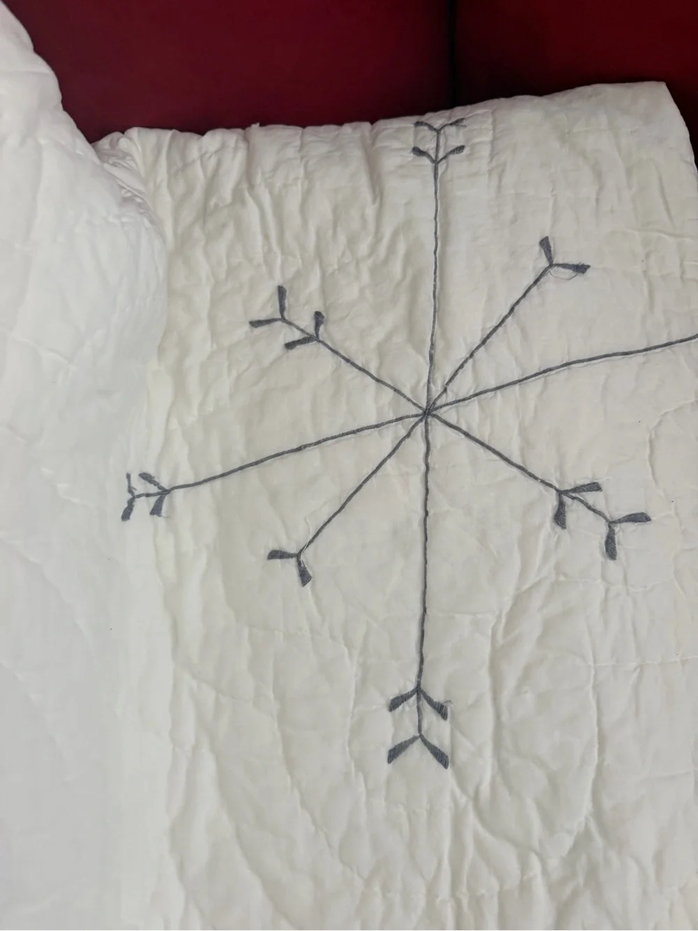 Reversible White Snowflake Quilt Set Full Queen Bedding Bundle w/ Leaf Shams